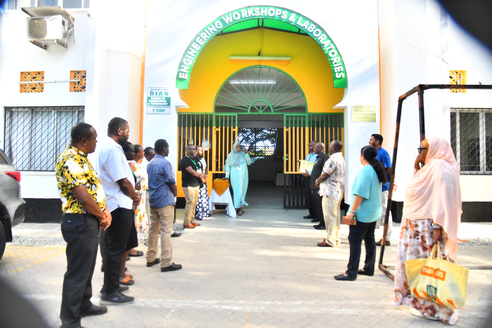 TUM boosts learning infrastructure with handover of two renovated buildings